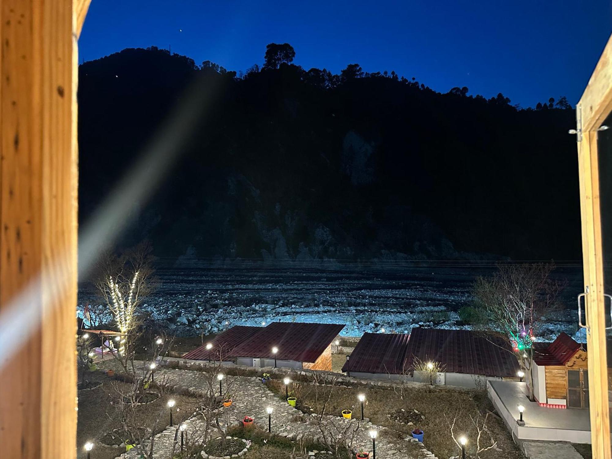 Cabana Riverside Resort - Kainchi Dham 나이니탈 외부 사진