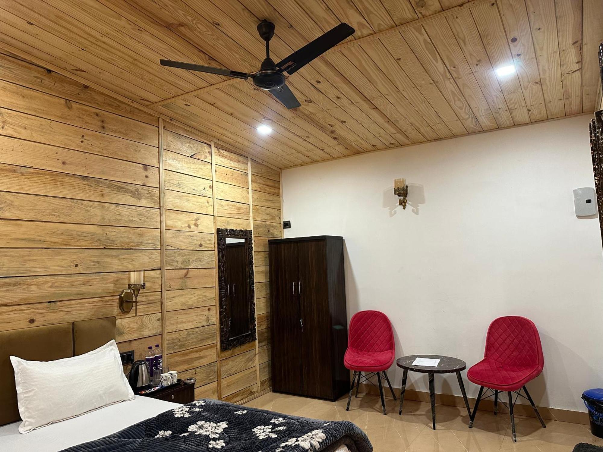 Cabana Riverside Resort - Kainchi Dham 나이니탈 외부 사진