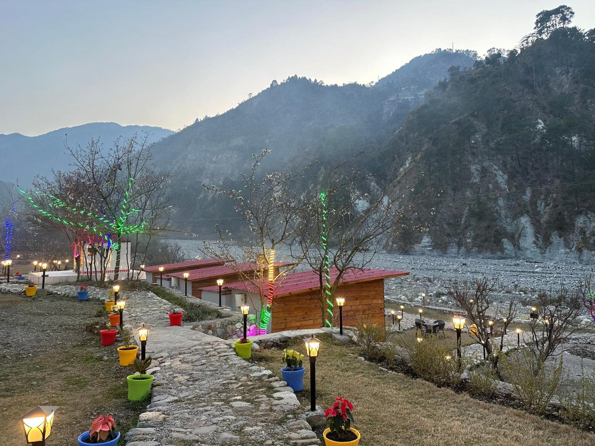 Cabana Riverside Resort - Kainchi Dham 나이니탈 외부 사진
