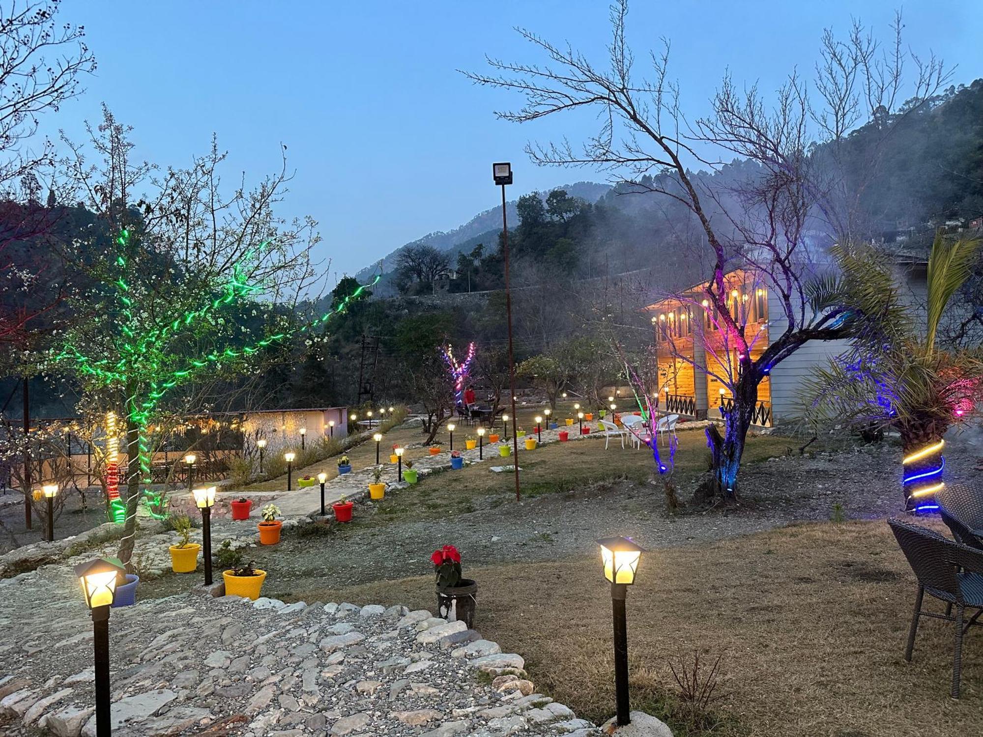 Cabana Riverside Resort - Kainchi Dham 나이니탈 외부 사진